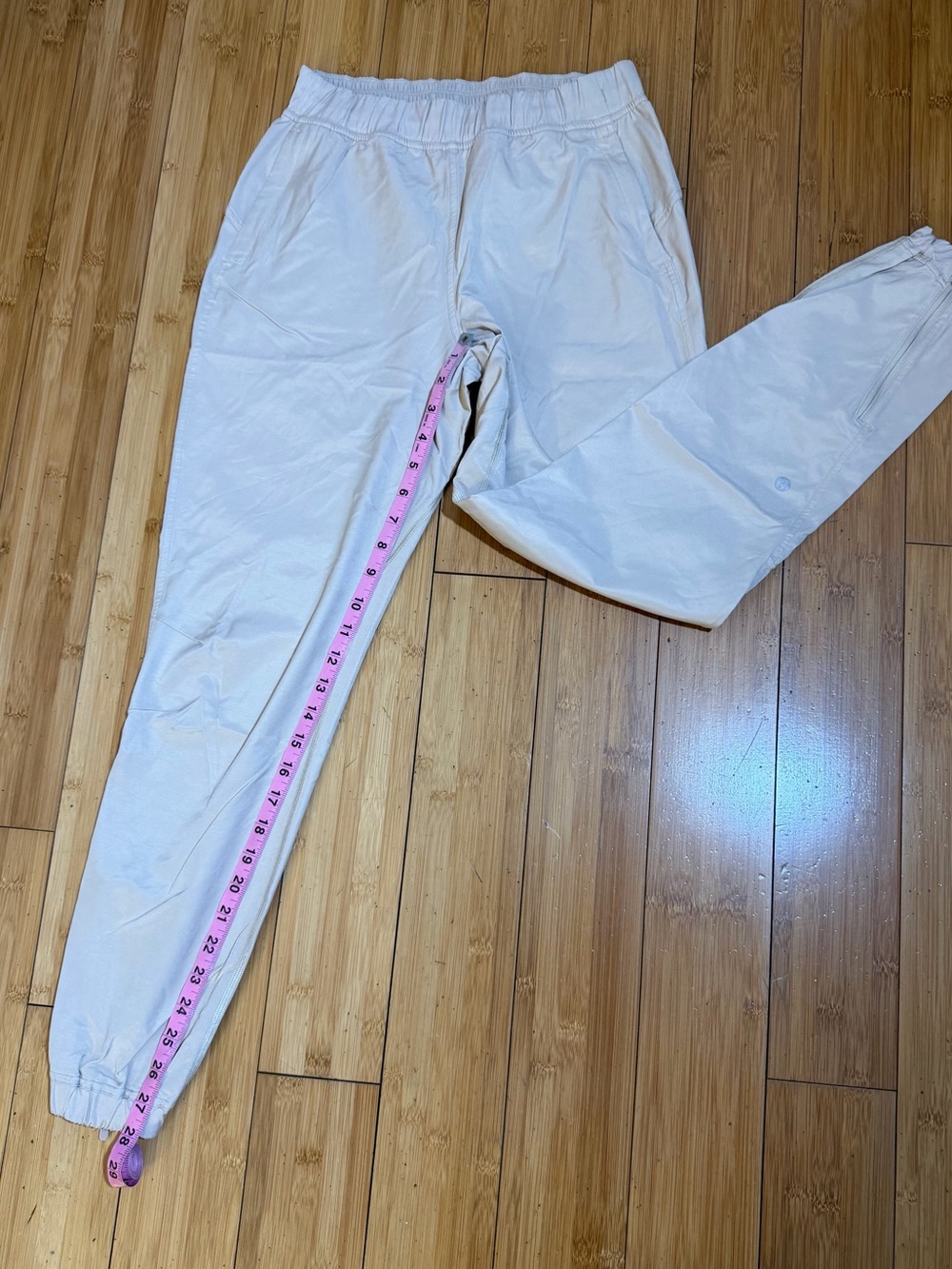 Lululemon Adapted State High-Rise Jogger *Short
Warm Ash Grey Size 4 - Picture 13 of 15